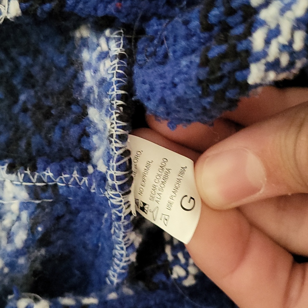 Sweaters - Picture 4 of 7